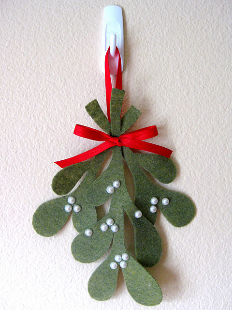 Mistletoe: Made with felt, ribbon and glued on small pearl balls
